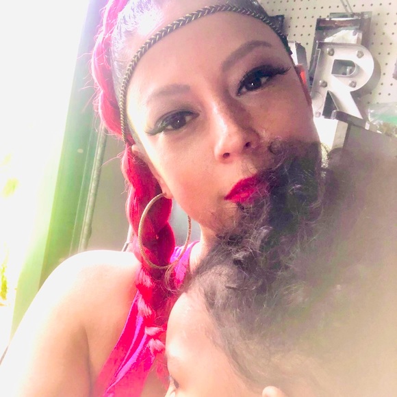 Meet your Posher, Maili - Picture 1 of 2